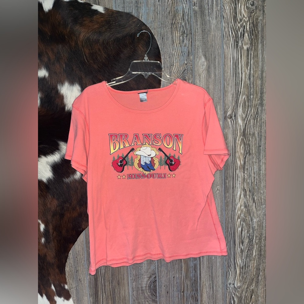 Vintage 1990’s Branson, MO. light salmon pink graphic printed short sleeve 3XL